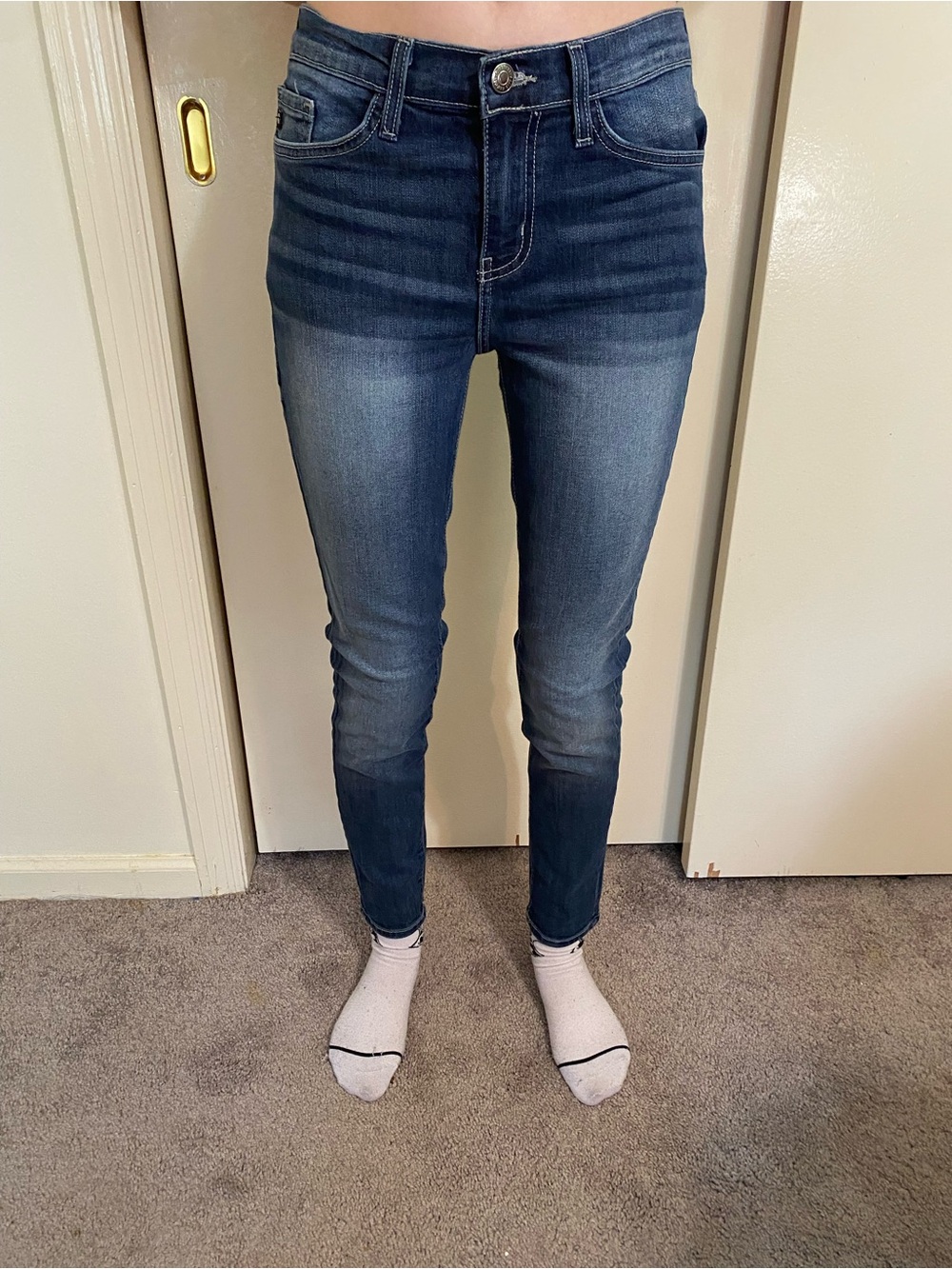 Women's Mid-Rise Skinny Jeans in Dark Blue Wash size 26 stretch denim